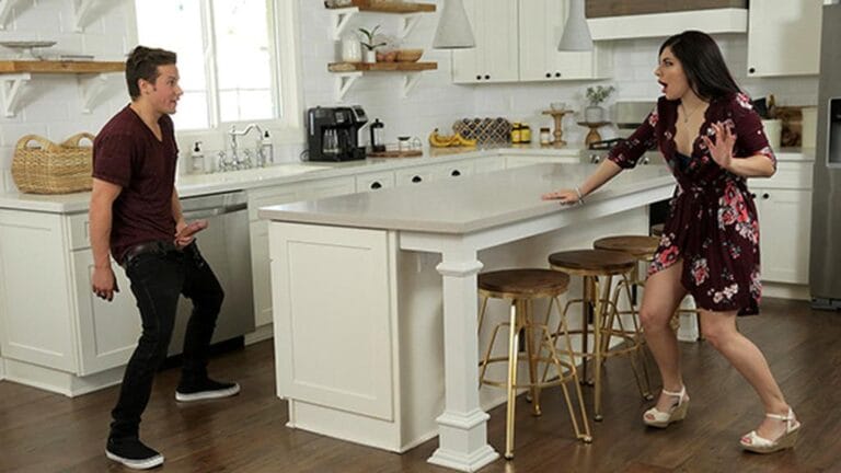 El monstruo de un Ojo de mi hijastro Ft. Keira Croft