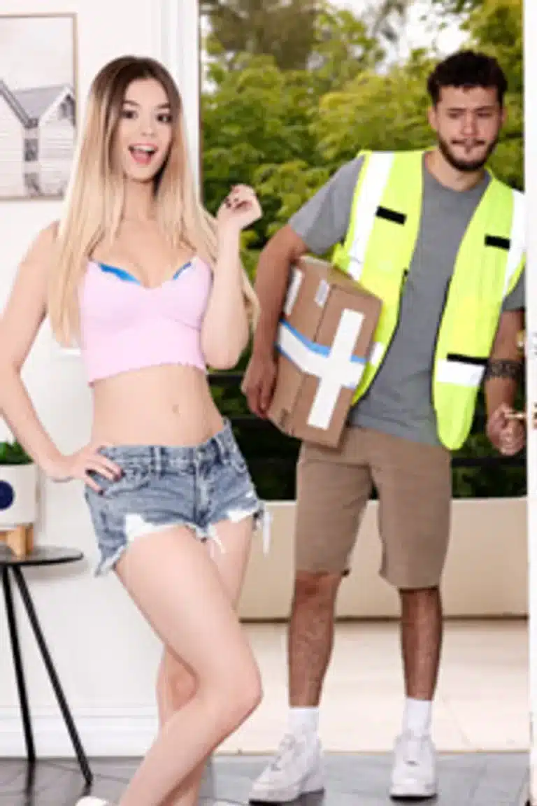 Antojos de creampie de lesbianas – Molly Little