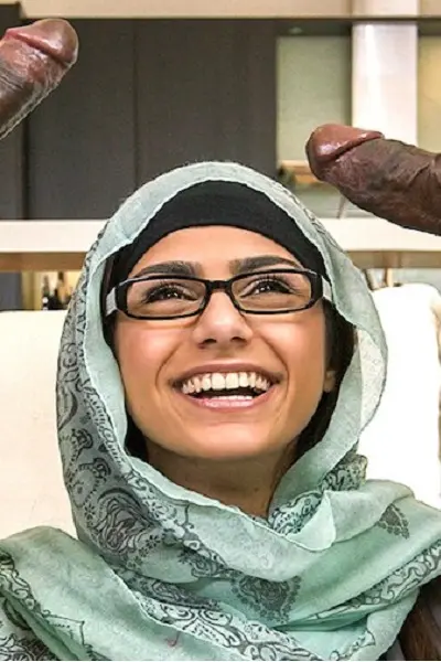 El novio no quiere trio con otro hombre, ella busca dos penes negros en el parque – Mia Khalifa